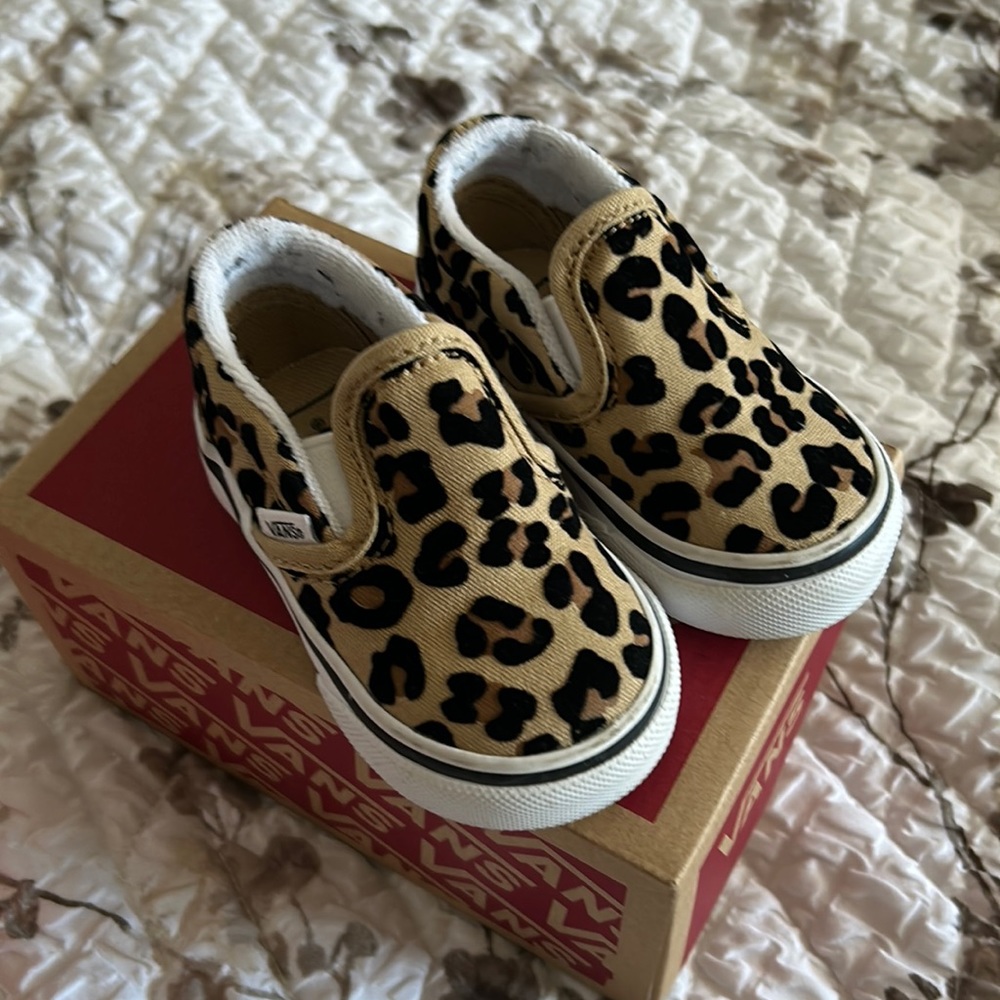Vans leopard slip on
